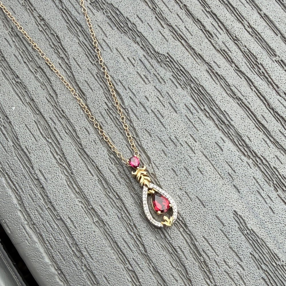 ❄️ Disney 10K Gold Anna from Frozen Necklace - Picture 3 of 4